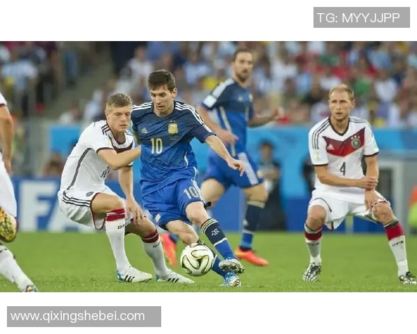 如何在足球比赛中有效防守顶级球星并限制其发挥的策略与技巧